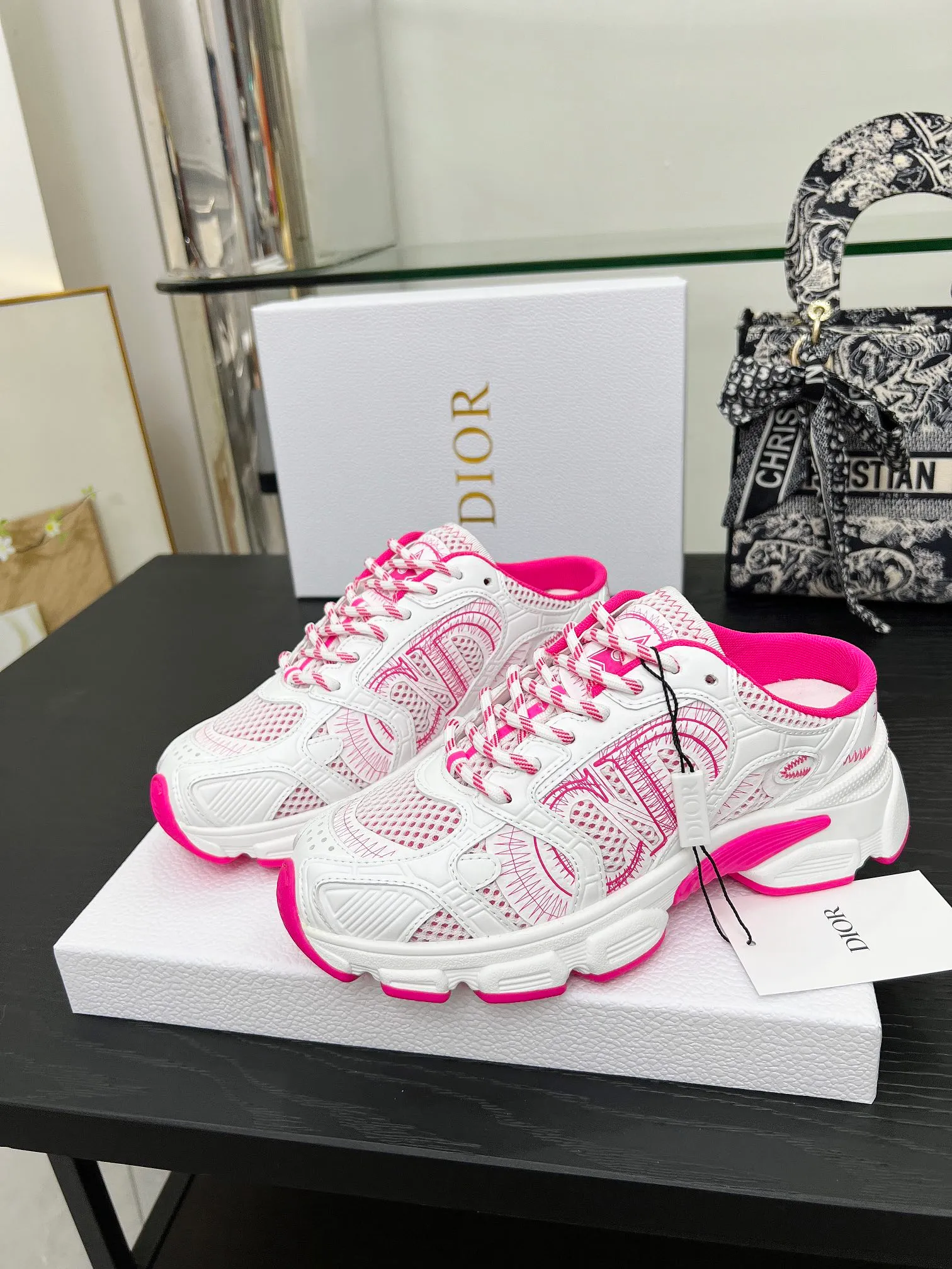 p560🐮🐮This Dior Chrono sports half slipper reinterprets running shoes with Dior's haute couture style. Gray mesh fabric is paired with tonal suede calfskin panels, the CD logo on the side, the star patch on the tongue and the Dior logo on the heel, all in classic fine detail. Featuring two-tone laces and a lightweight sole with star graphics, they can be worn year-round. Size: Women’s size 35-41 (35/42 can be customized) Men’s size 40-46 (men’s version is being printed) Color: 12 colors available